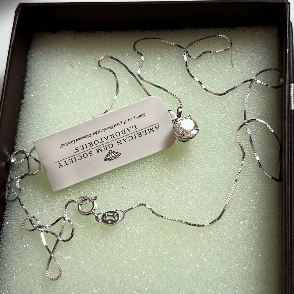 14K white gold  Pendant sparkle Round Brilliant Stone  18 in approx 3/4 Ct New